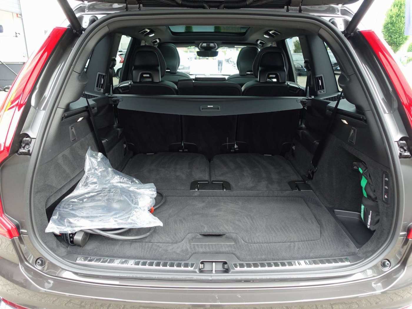 Volvo  T8 Bright AWD/HeadUP/Pano/FourC/AHK/360°/BLS
