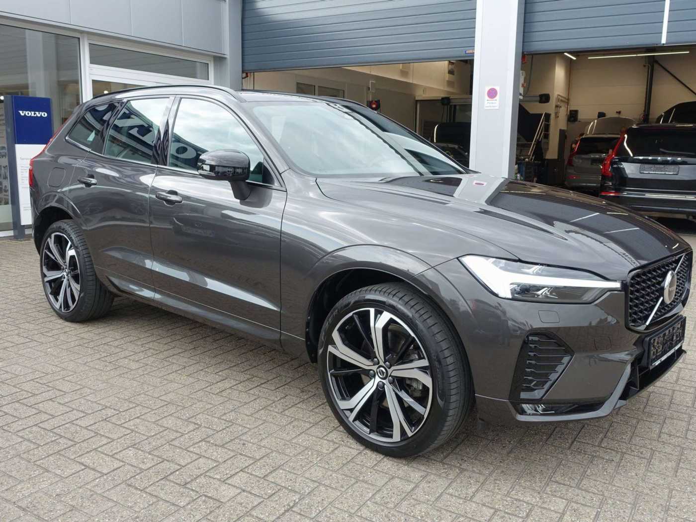Volvo  B4 Dark/Pano/AHK/Kamera/H&K/Memory/Carplay