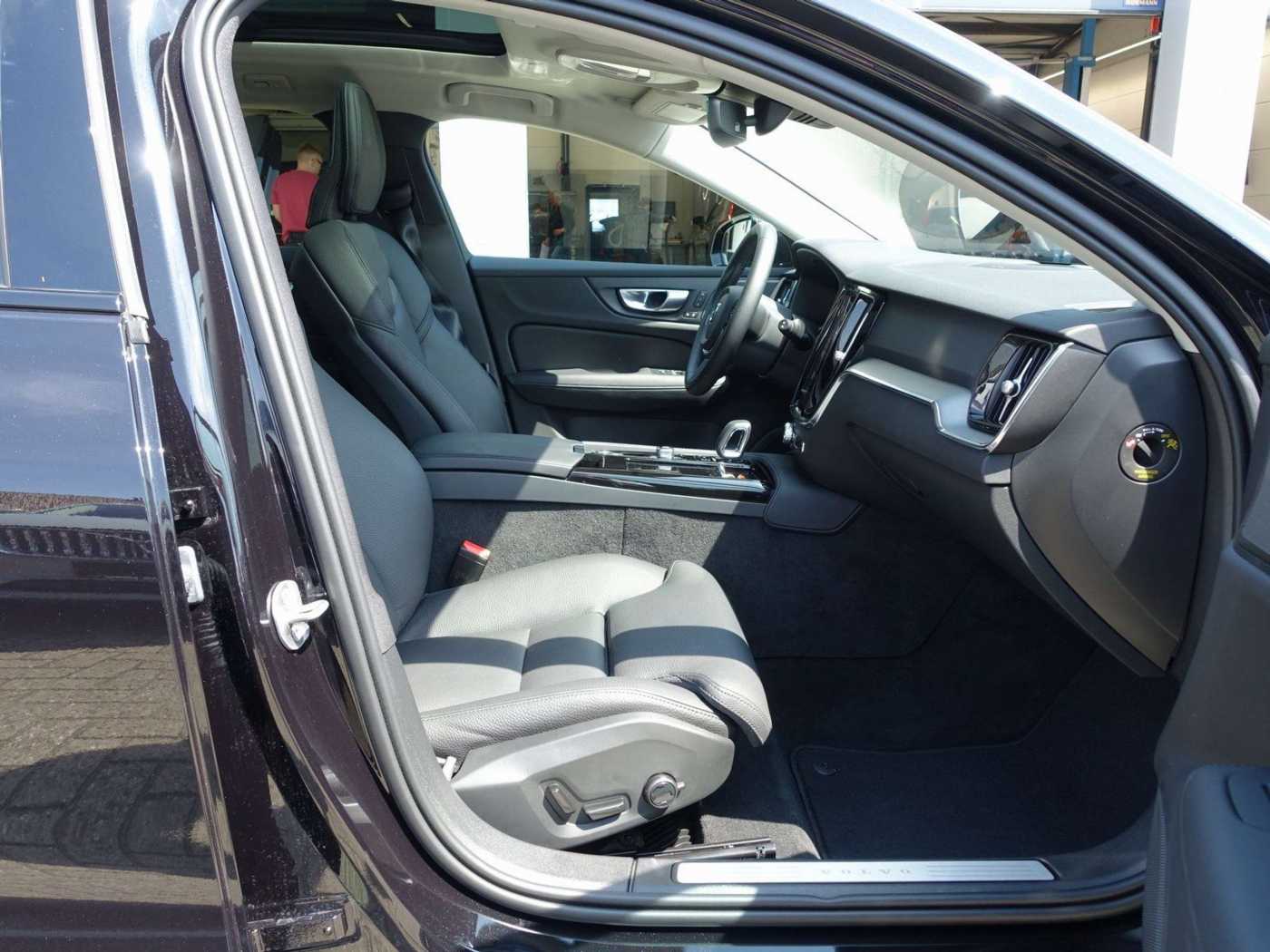 Volvo  Plus T6 AWD/Pano/H&K/360°/Head-UP/Memory