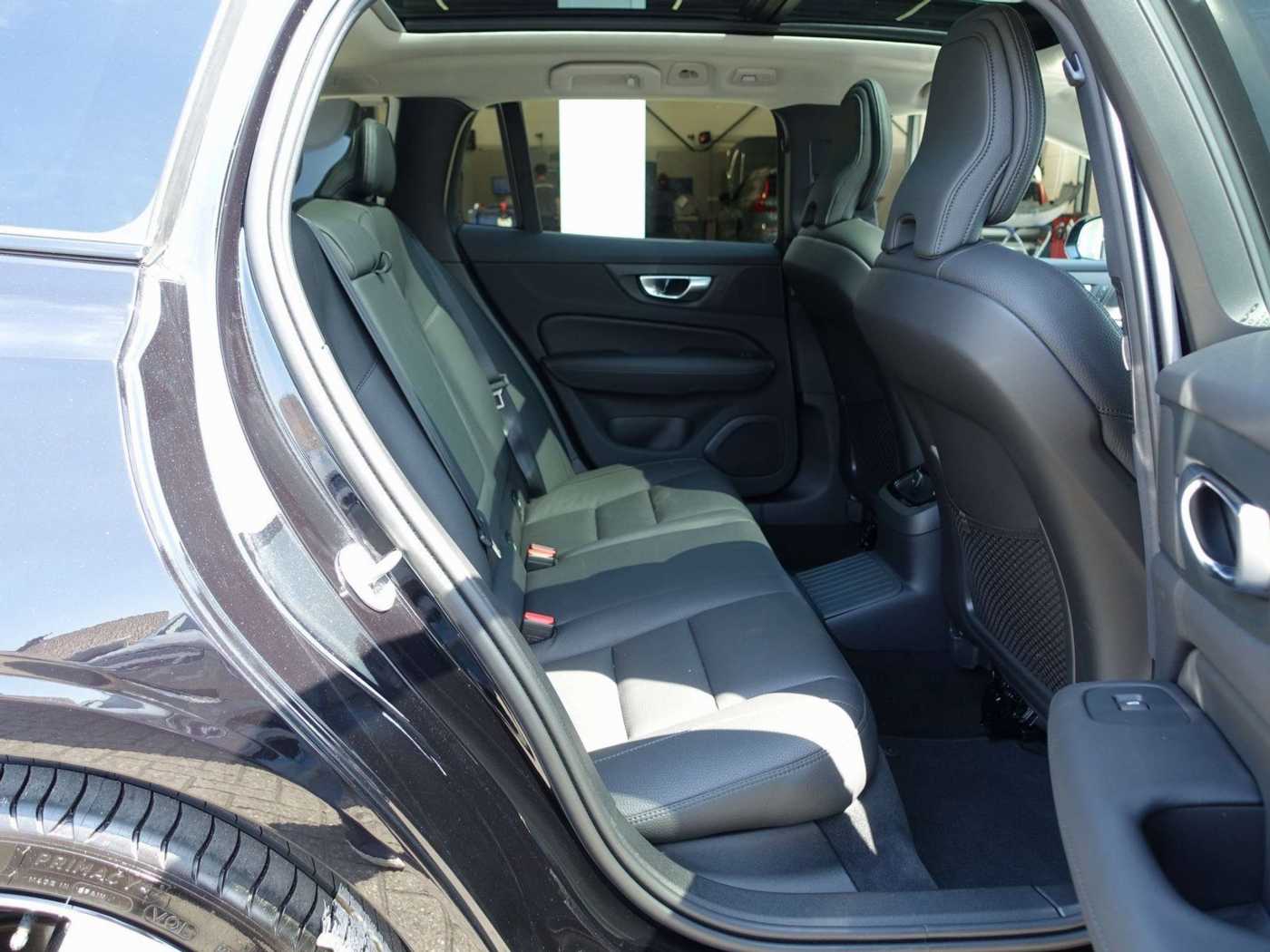 Volvo  Plus T6 AWD/Pano/H&K/360°/Head-UP/Memory