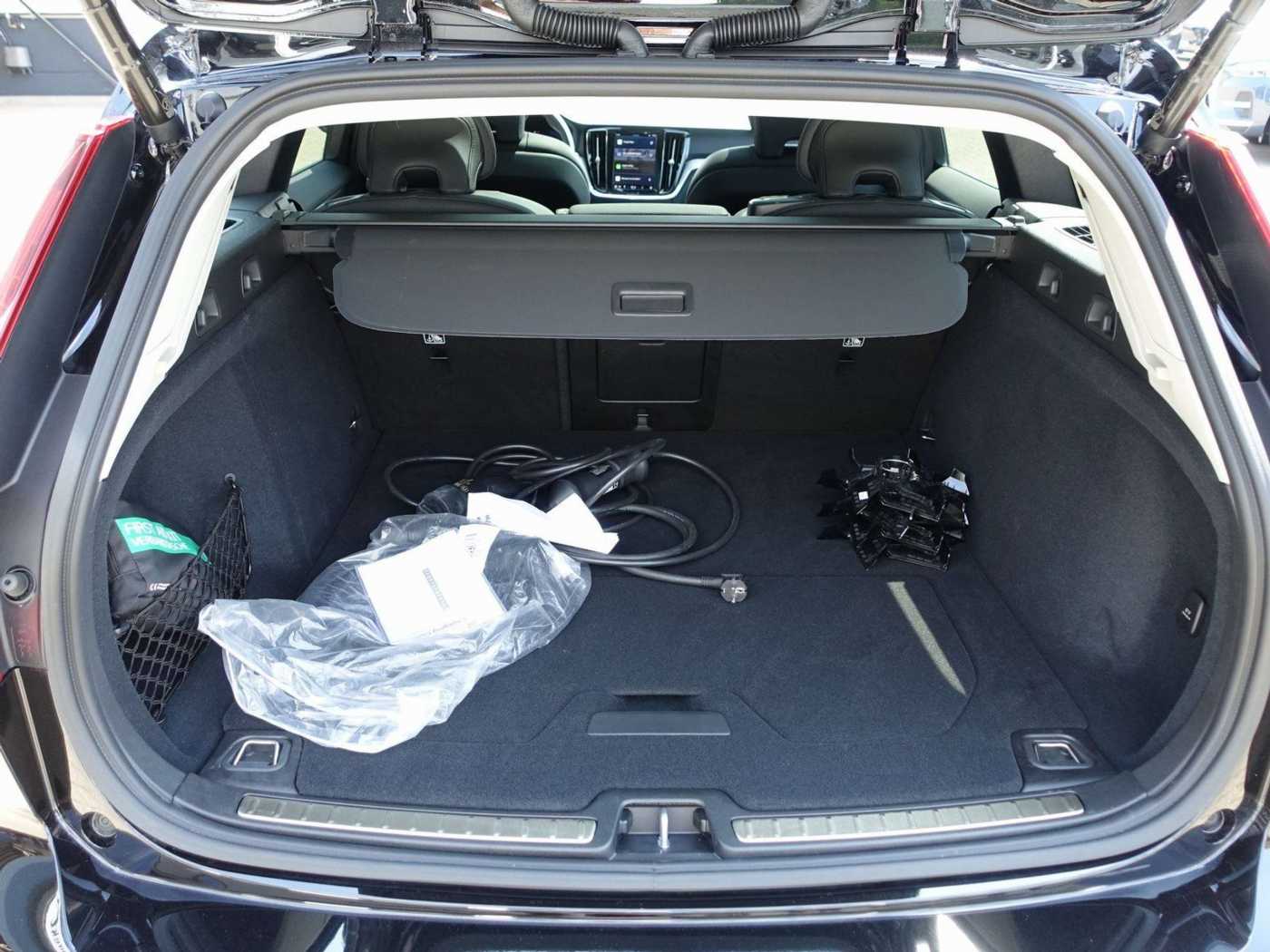 Volvo  Plus T6 AWD/Pano/H&K/360°/Head-UP/Memory