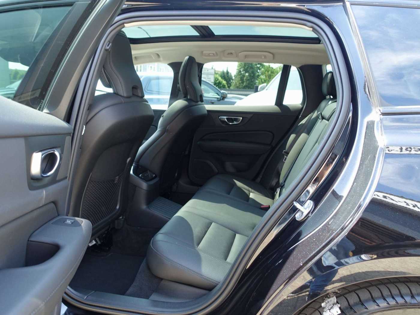 Volvo  Plus T6 AWD/Pano/H&K/360°/Head-UP/Memory
