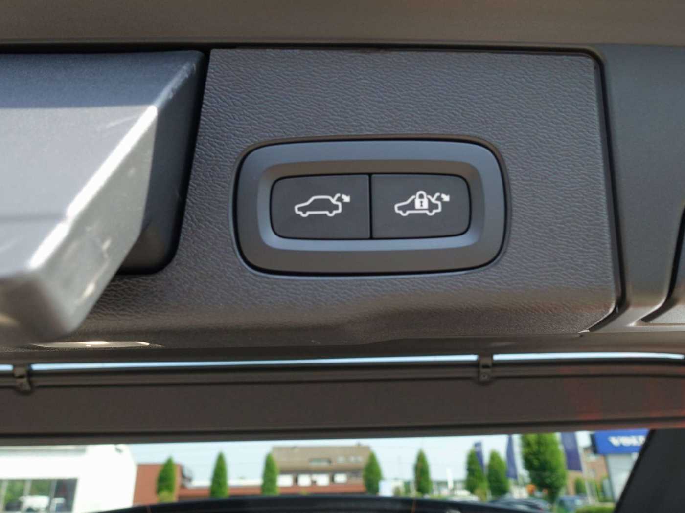Volvo  Black Edition Plus T8 AWD/Pano/360°/H&K