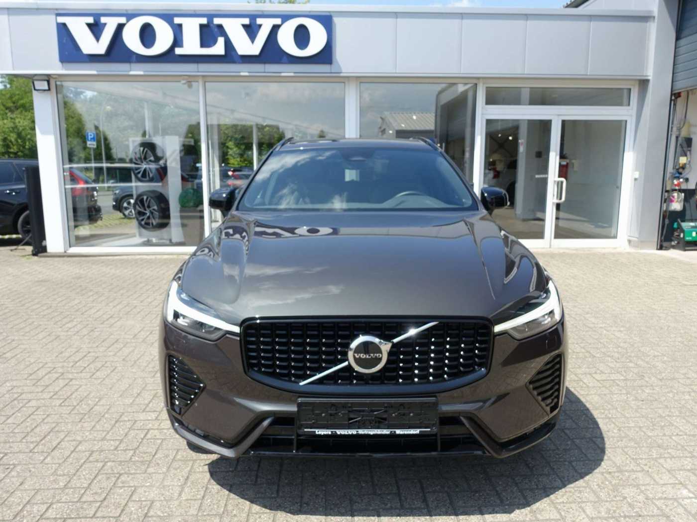 Volvo  B4 R-Design AWD/StndHZ/Kamera/AHK/H&K