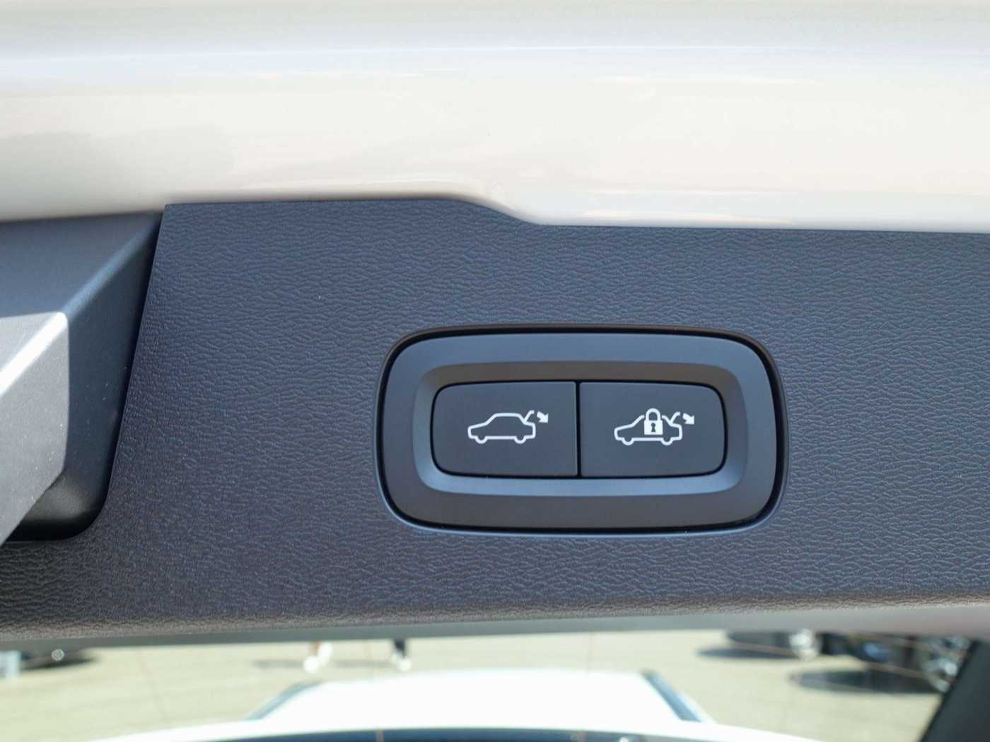 Volvo  B4 R-Design/Carplay/Kamera/Memory/H&K/BLIS
