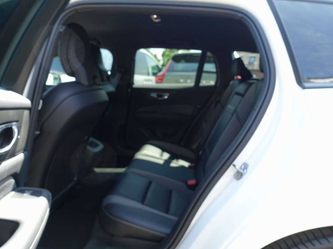 Volvo  B4 R-Design/Carplay/Kamera/Memory/H&K/BLIS