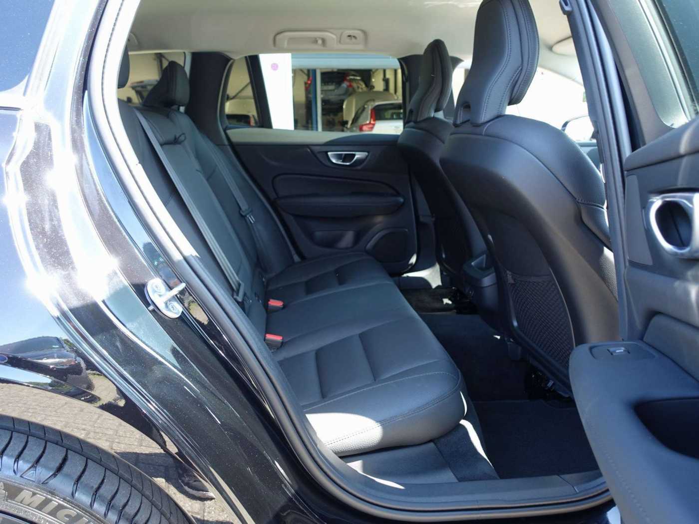 Volvo  Core B4/StndHz/Memory/AHK/Kamera/Carplay