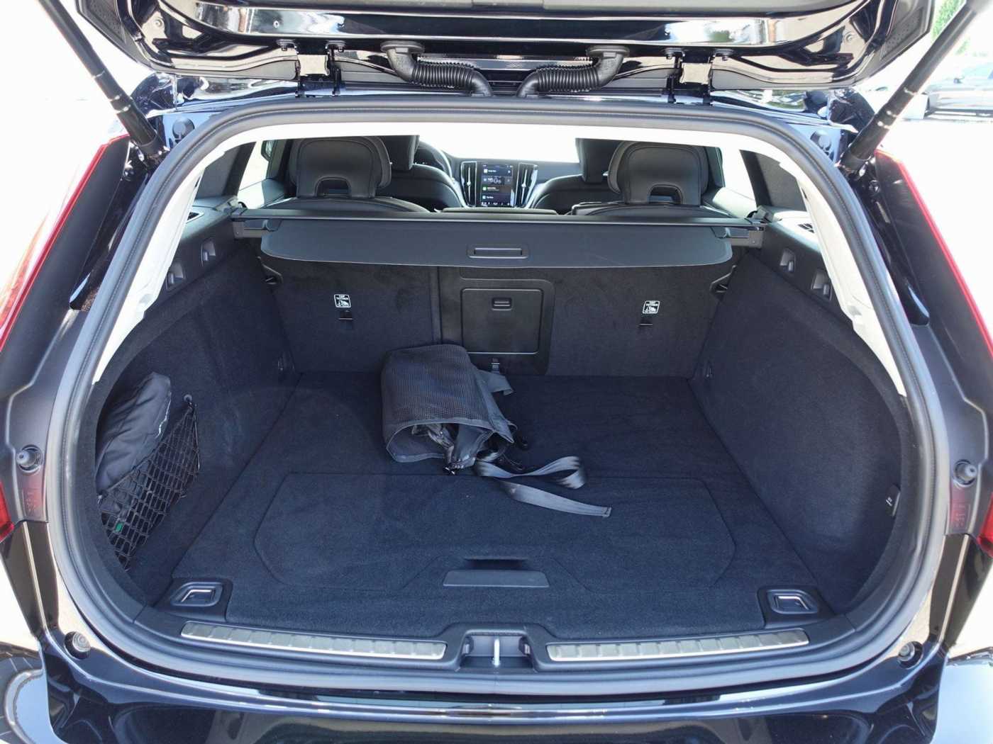 Volvo  Core B4/StndHz/Memory/AHK/Kamera/Carplay