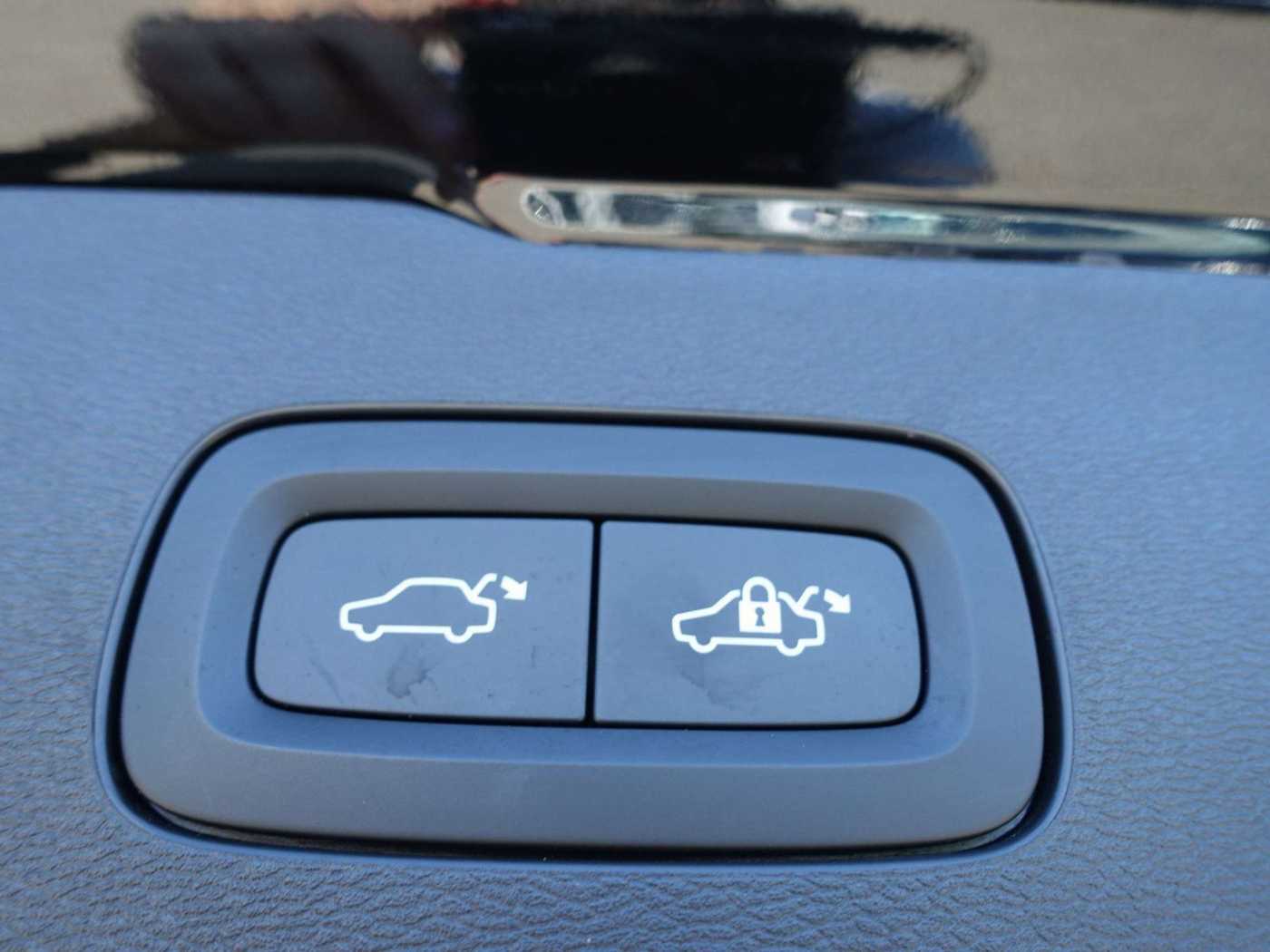 Volvo  Core B4/StndHz/Memory/AHK/Kamera/Carplay