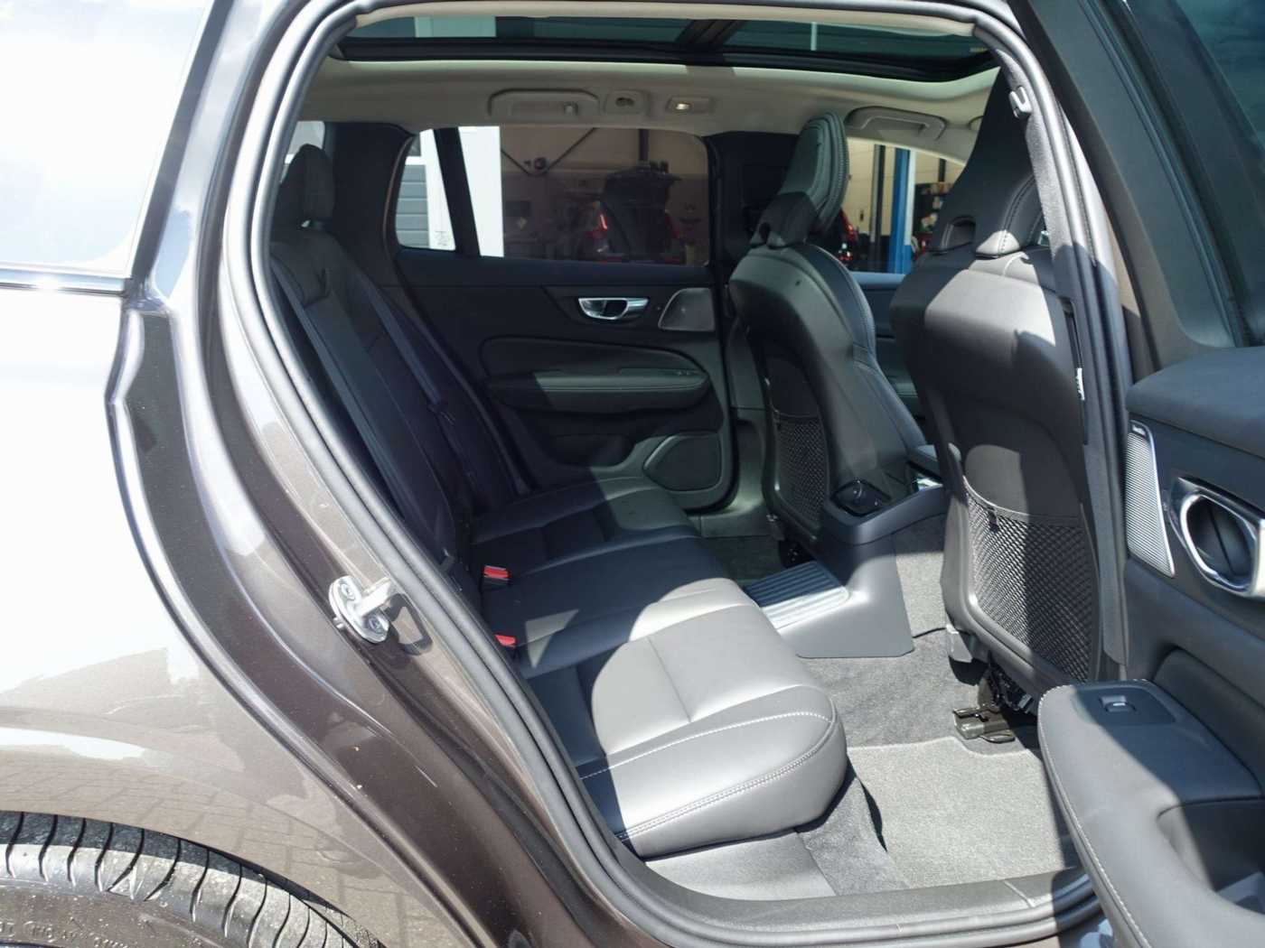 Volvo  Ultra T8 AWD/360°/AHK/HeadUP/B&W/BLIS/Pano