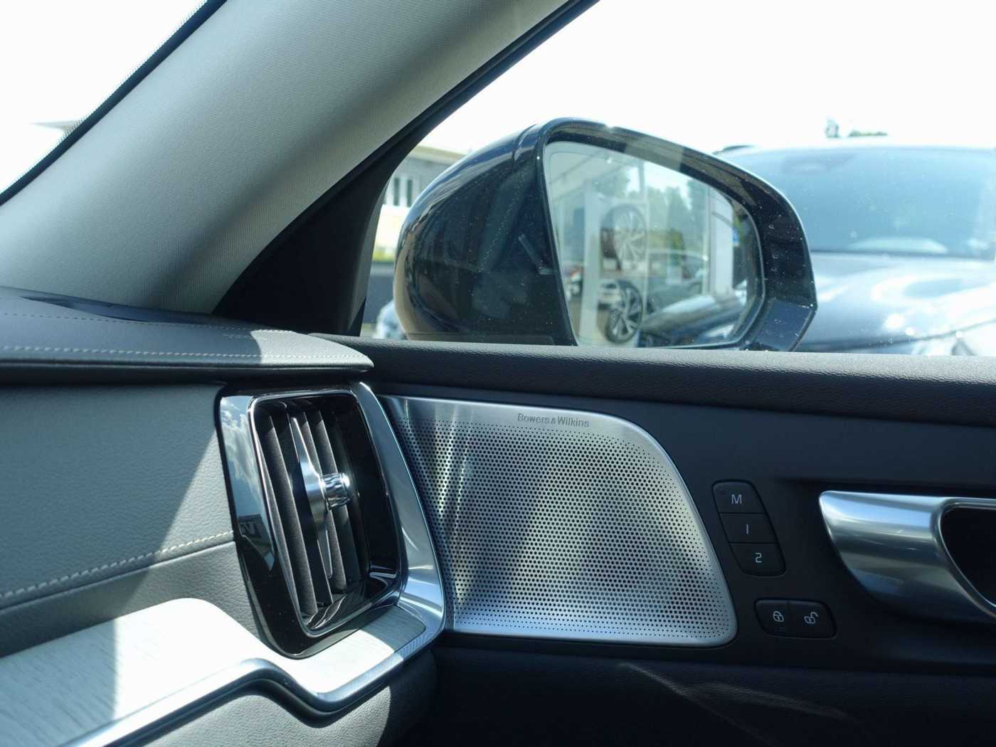 Volvo  Ultra T8 AWD/360°/AHK/HeadUP/B&W/BLIS/Pano
