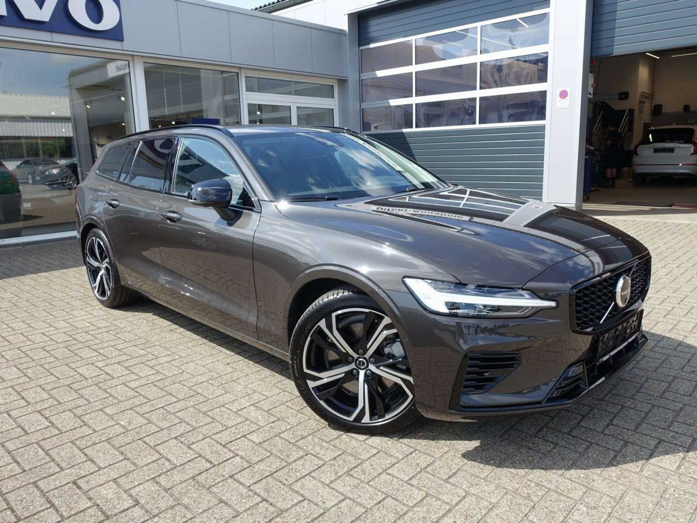 Volvo  Ultra T8 AWD/360°/AHK/HeadUP/B&W/BLIS/Pano