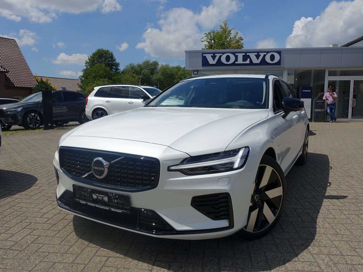 Volvo  T6 Ultra Dark AWD Pano/AHK/HUD/360°Cam