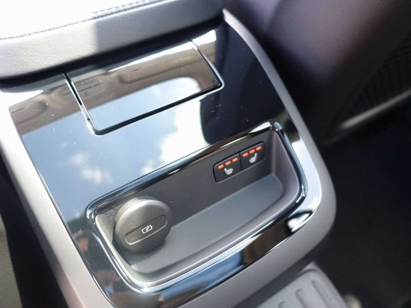 Volvo  T6 Ultra Dark AWD Pano/AHK/HUD/360°Cam