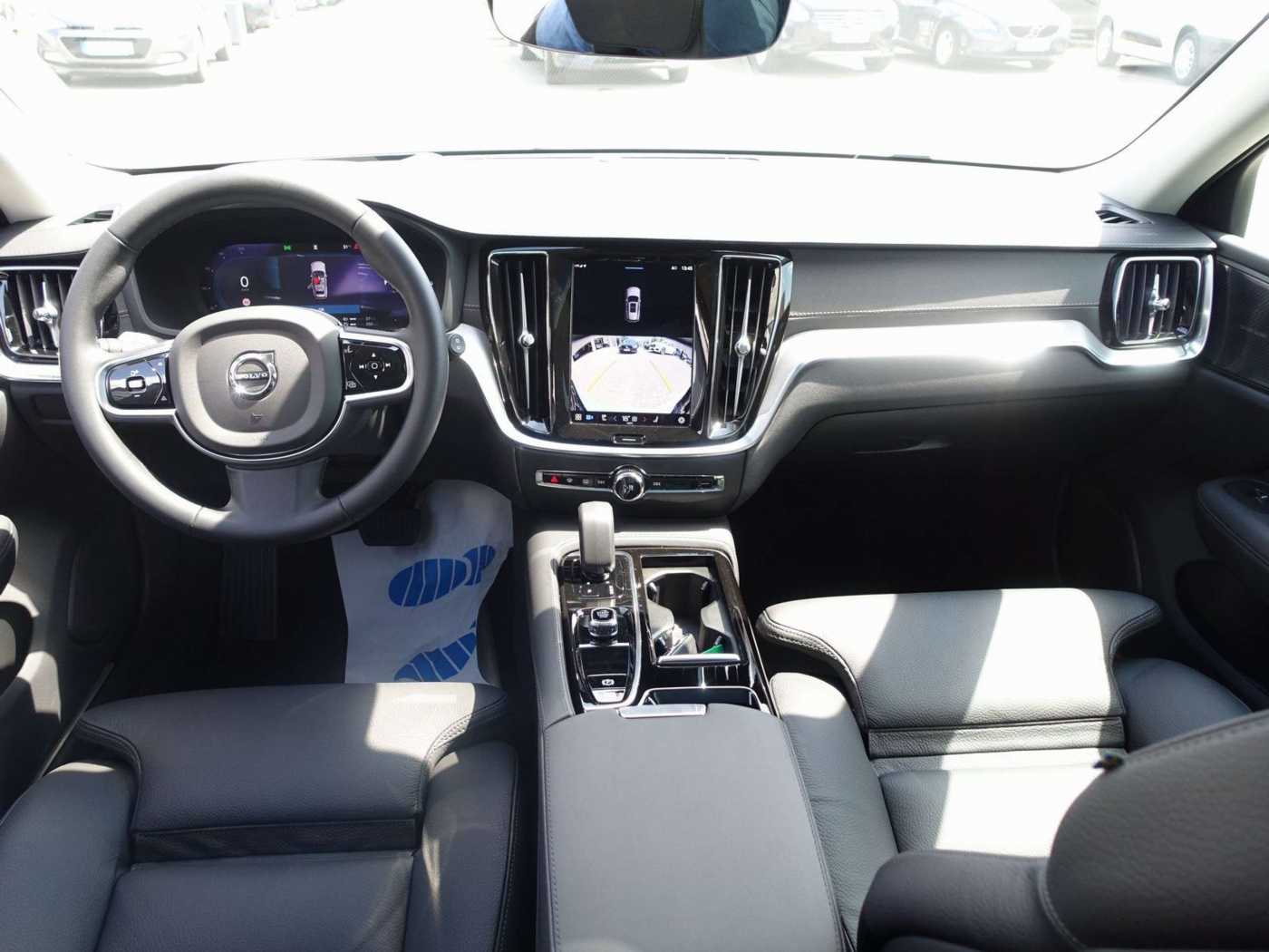 Volvo  T6 Ultra Dark AWD Pano/AHK/HUD/360°Cam
