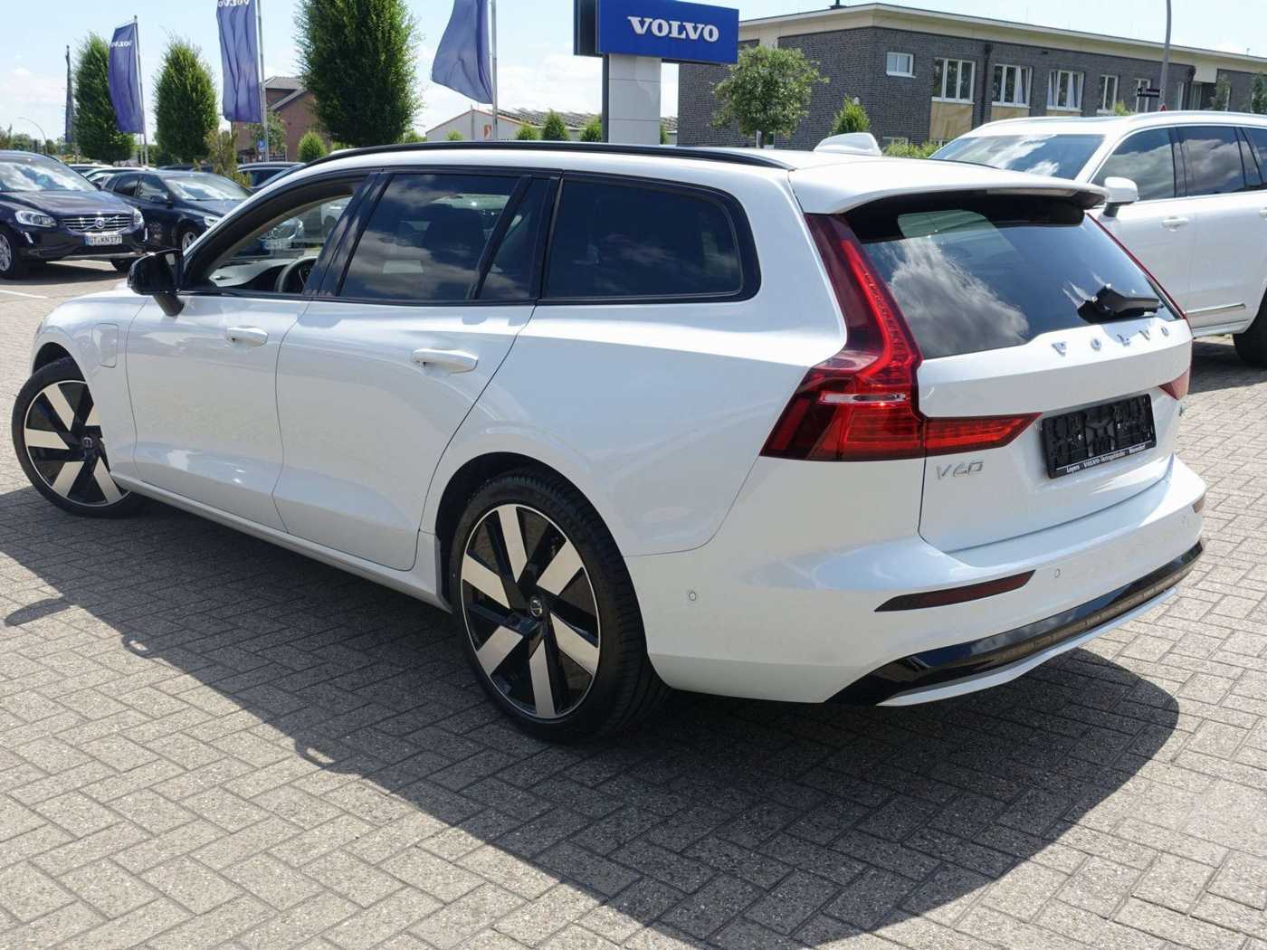 Volvo  T6 Ultra Dark AWD Pano/AHK/HUD/360°Cam