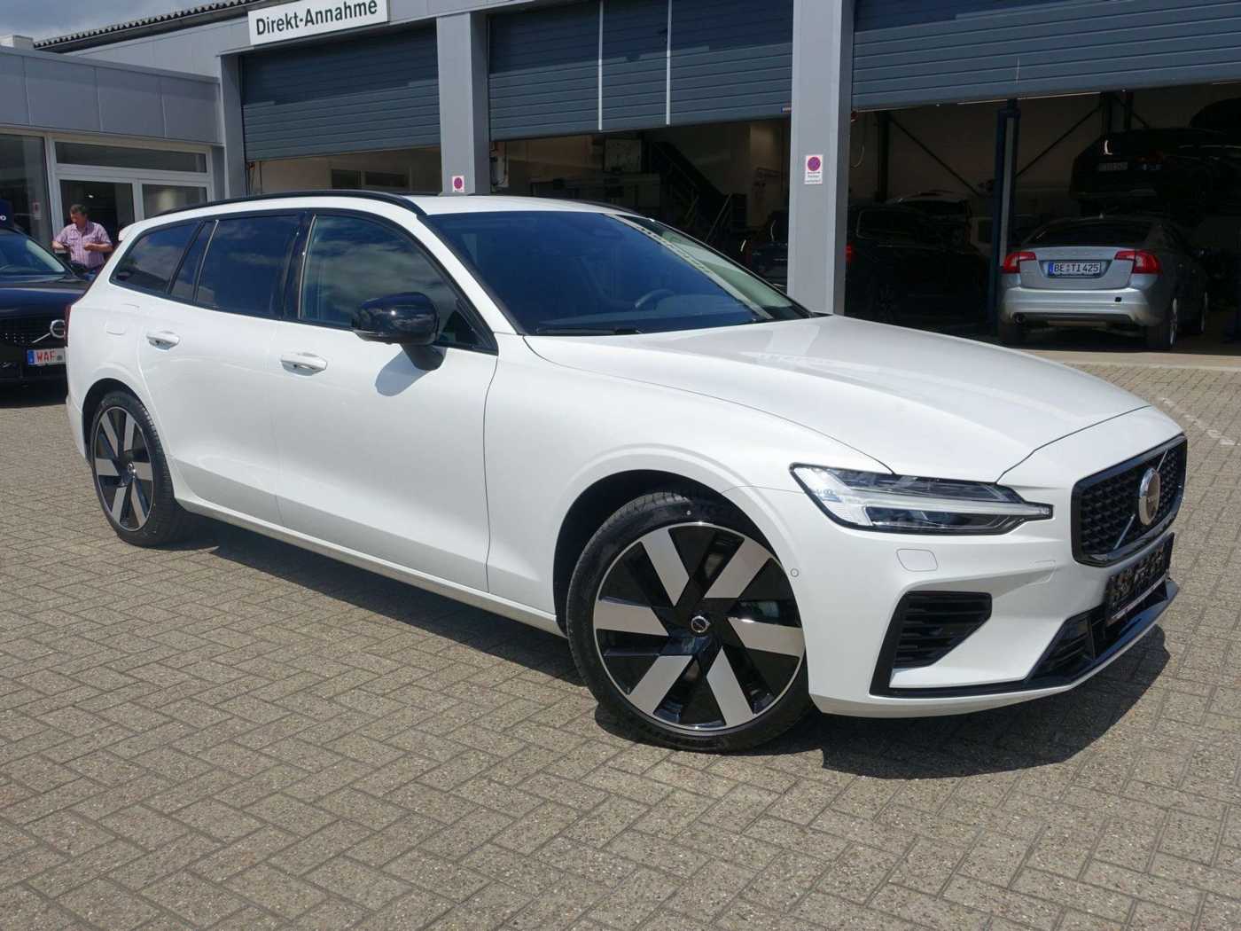 Volvo  T6 Ultra Dark AWD Pano/AHK/HUD/360°Cam
