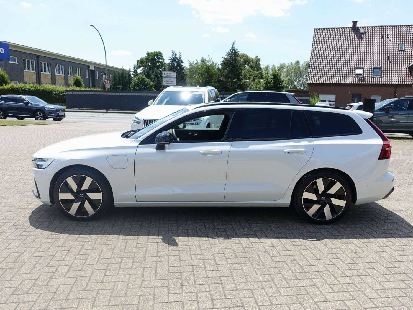 Volvo  T6 Ultra Dark AWD Pano/AHK/HUD/360°Cam