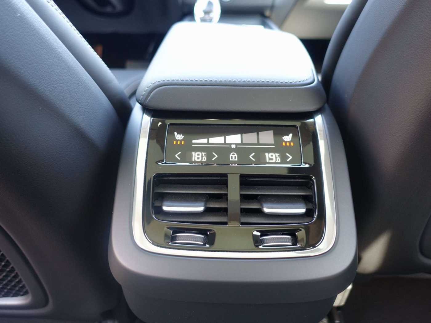 Volvo  Ultra B5 AWD Dark/360°Cam/HeadUp/B&W/Massag