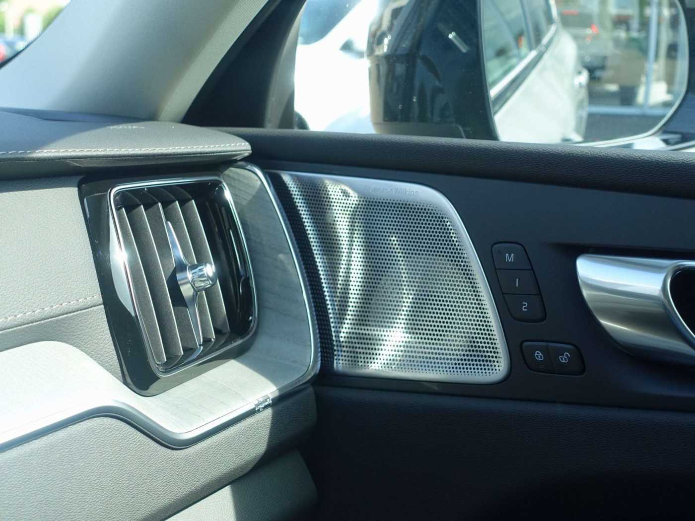 Volvo  Ultra B5 AWD Dark/360°Cam/HeadUp/B&W/Massag