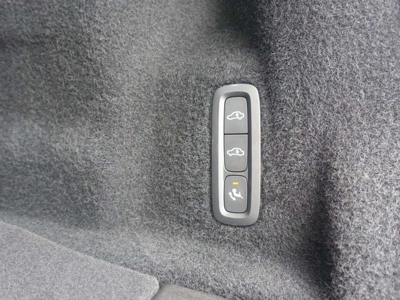 Volvo  Ultra Dark T6 AWD Plug-in Hybrid HUD/B&W