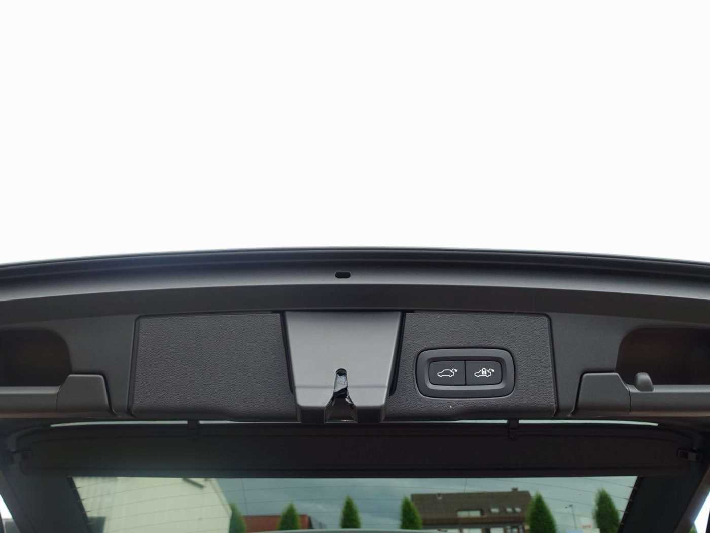 Volvo  Ultra Dark T6 AWD Plug-in Hybrid HUD/B&W