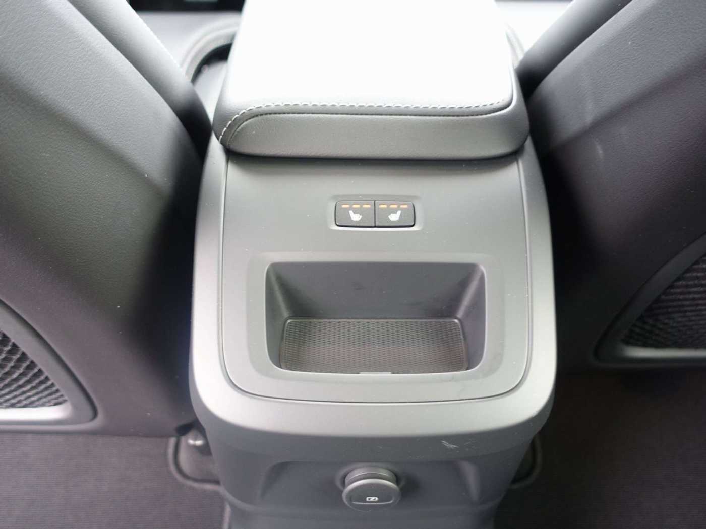 Volvo  Ultra Dark T6 AWD Plug-in Hybrid HUD/B&W
