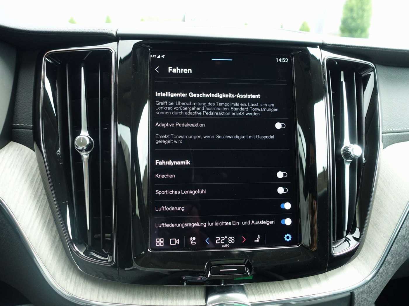 Volvo  Ultra Dark T6 AWD Plug-in Hybrid HUD/B&W