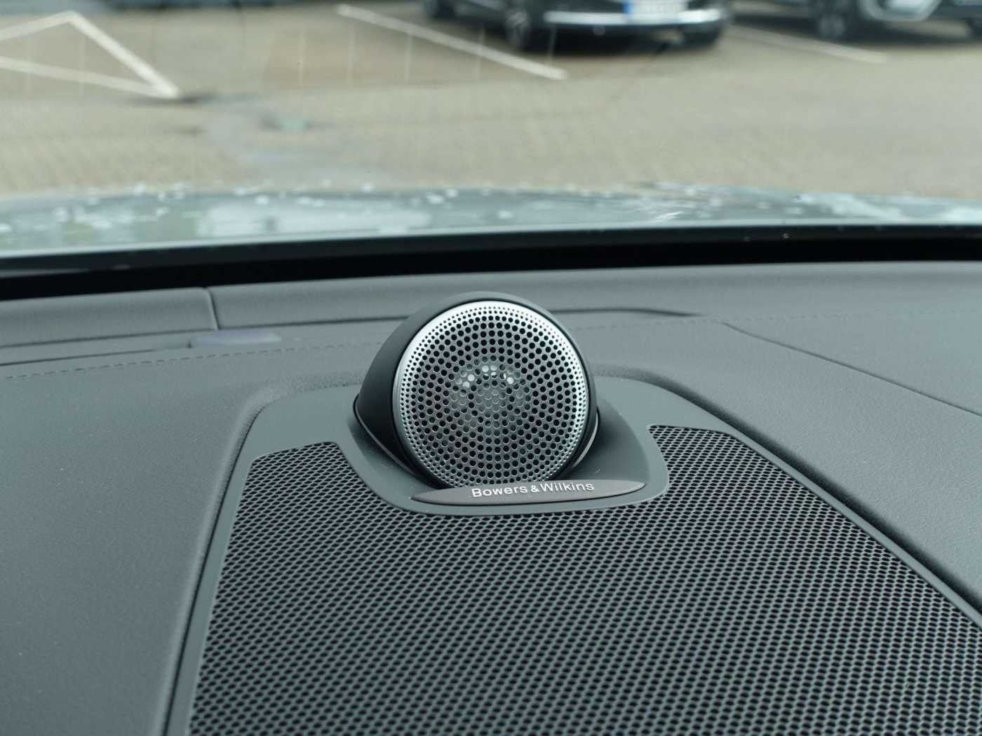 Volvo  Ultra Dark T6 AWD Plug-in Hybrid HUD/B&W
