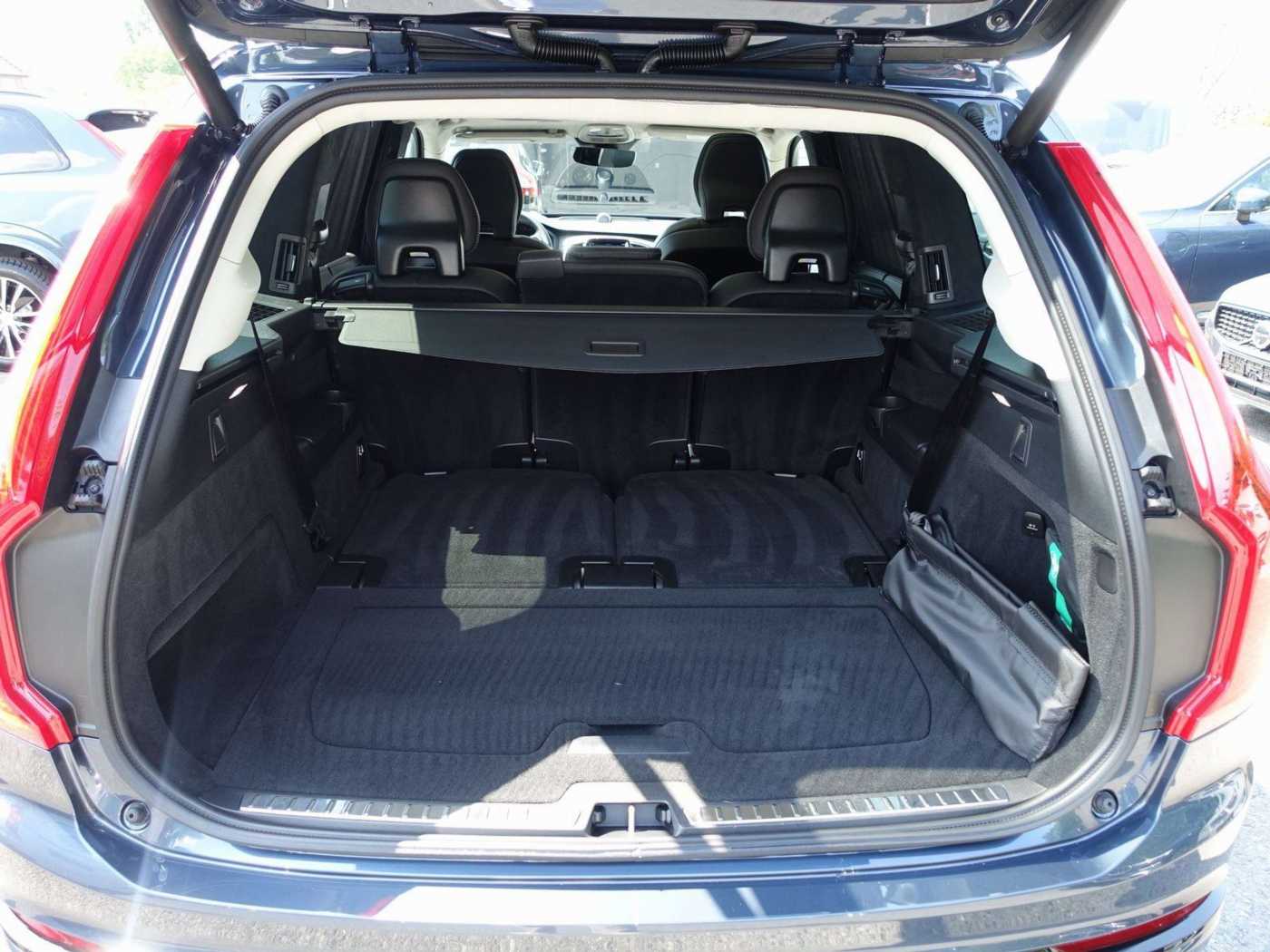 Volvo  Ultra Dark T8 AWD Plug-in Hybrid B&W/360°KA