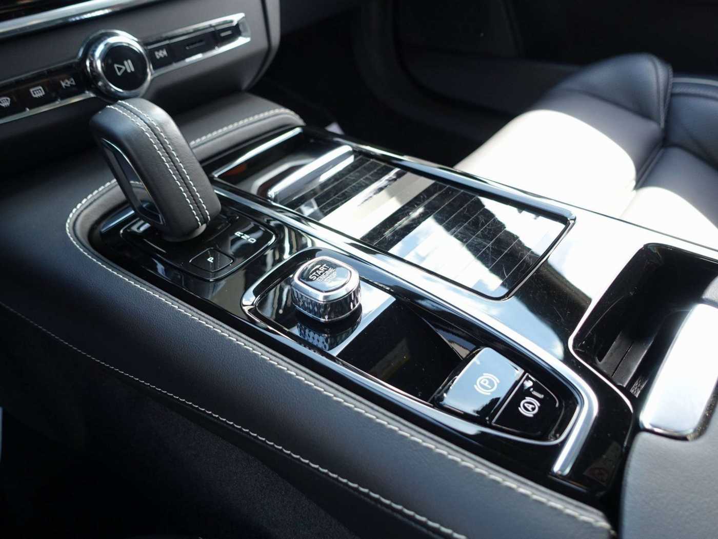Volvo  T6 AWD Recharge R-Design/Kamera/AHK/H&K/BLS