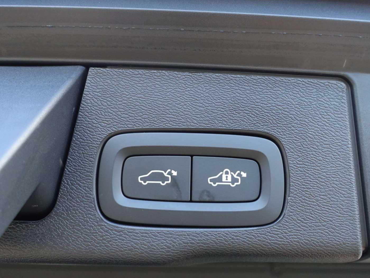 Volvo  Core B4 Mild-Hybrid/BLIS/AHK/Kamera/Carplay