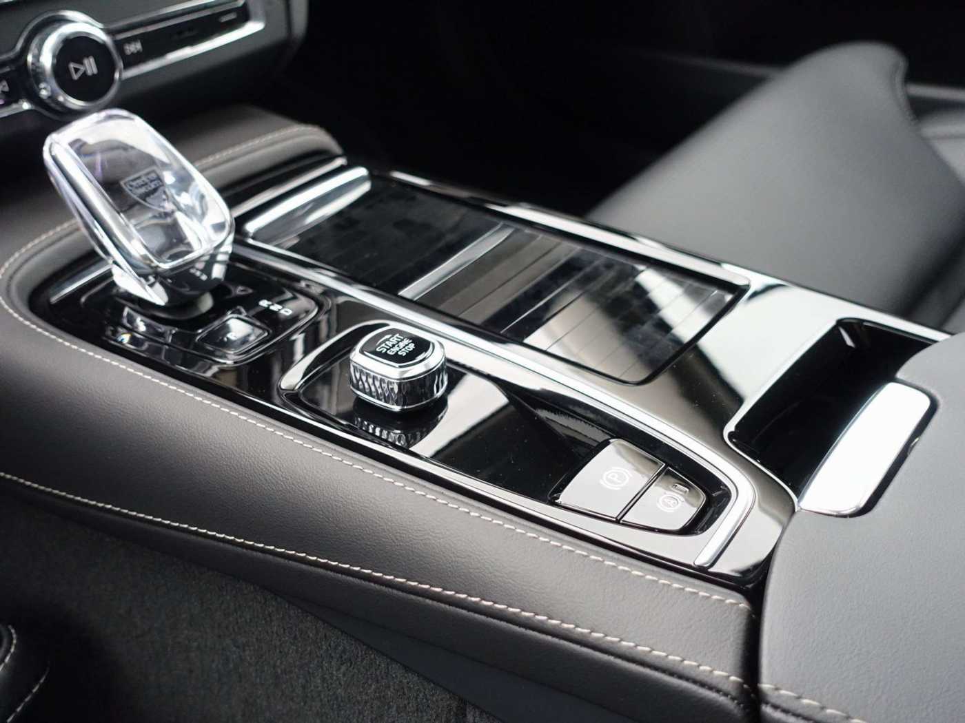 Volvo  Recharge Ultimate T8 AWD/B&W/HeadUP/Massage