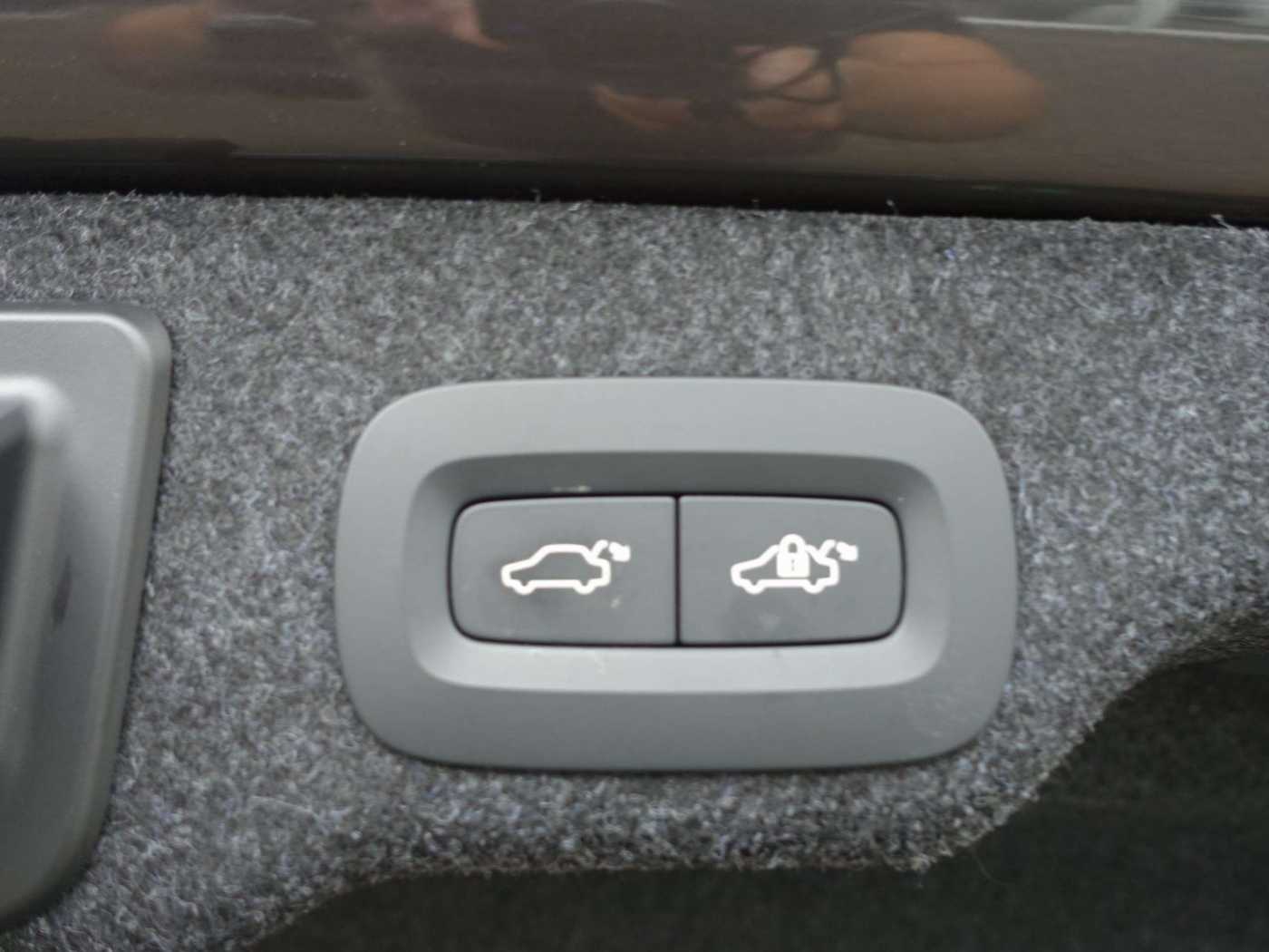 Volvo  Recharge Ultimate T8 AWD/B&W/HeadUP/Massage