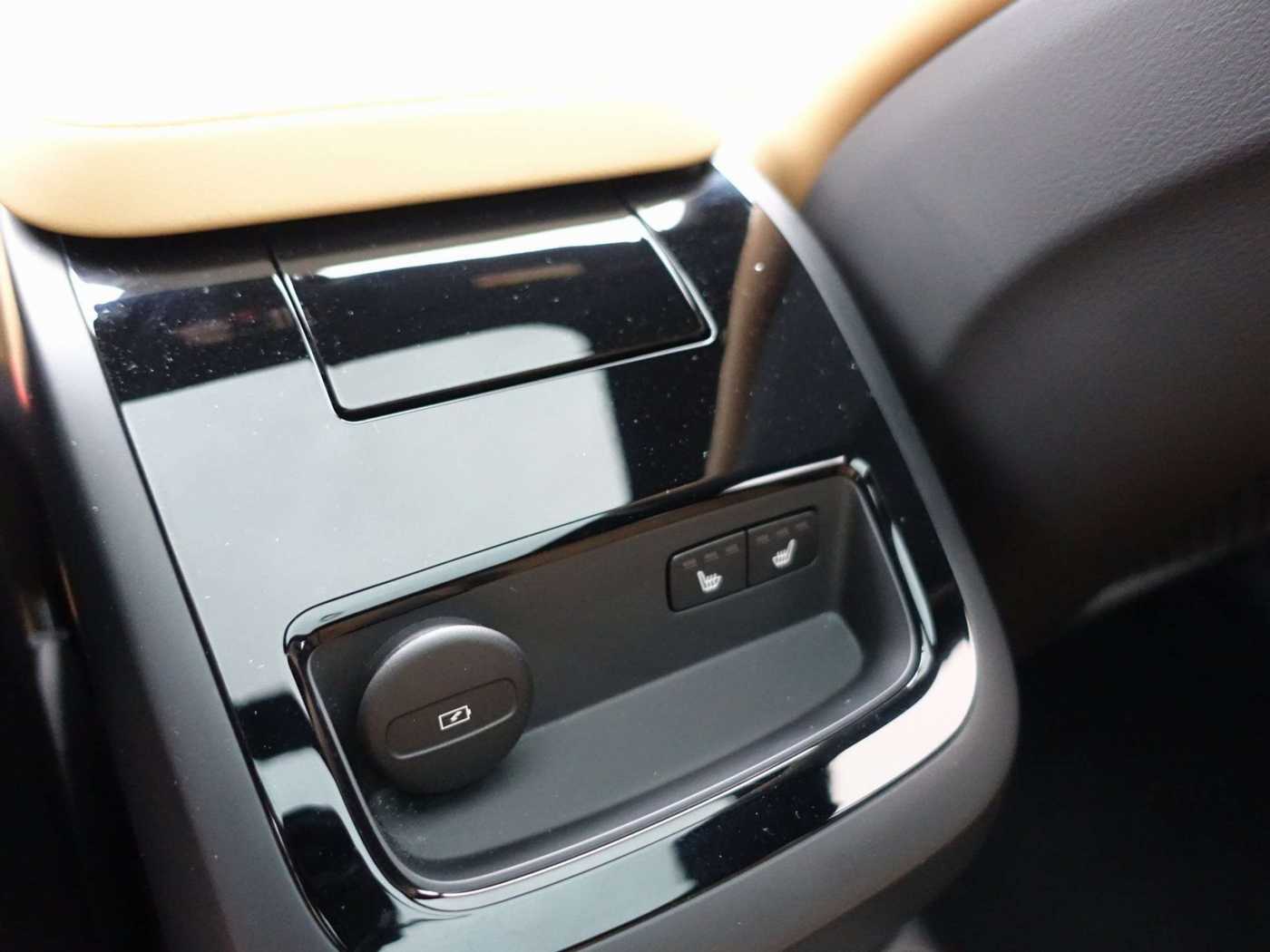 Volvo  Ultra Dark T6 AWD/Massage/AHK/B&W/360°/BLIS