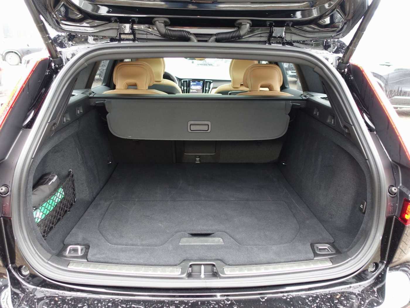 Volvo  Ultra Dark T6 AWD/Massage/AHK/B&W/360°/BLIS