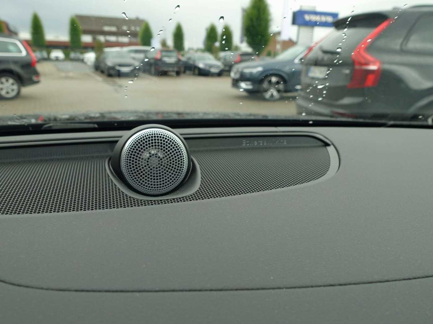 Volvo  Ultra Dark T6 AWD/Massage/AHK/B&W/360°/BLIS