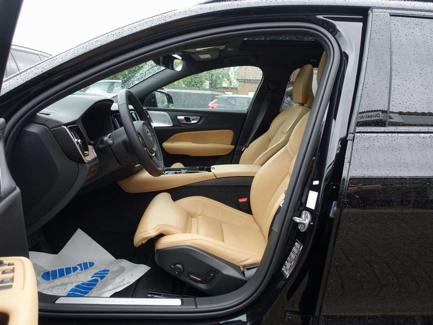 Volvo  Ultra Dark T6 AWD/Massage/AHK/B&W/360°/BLIS