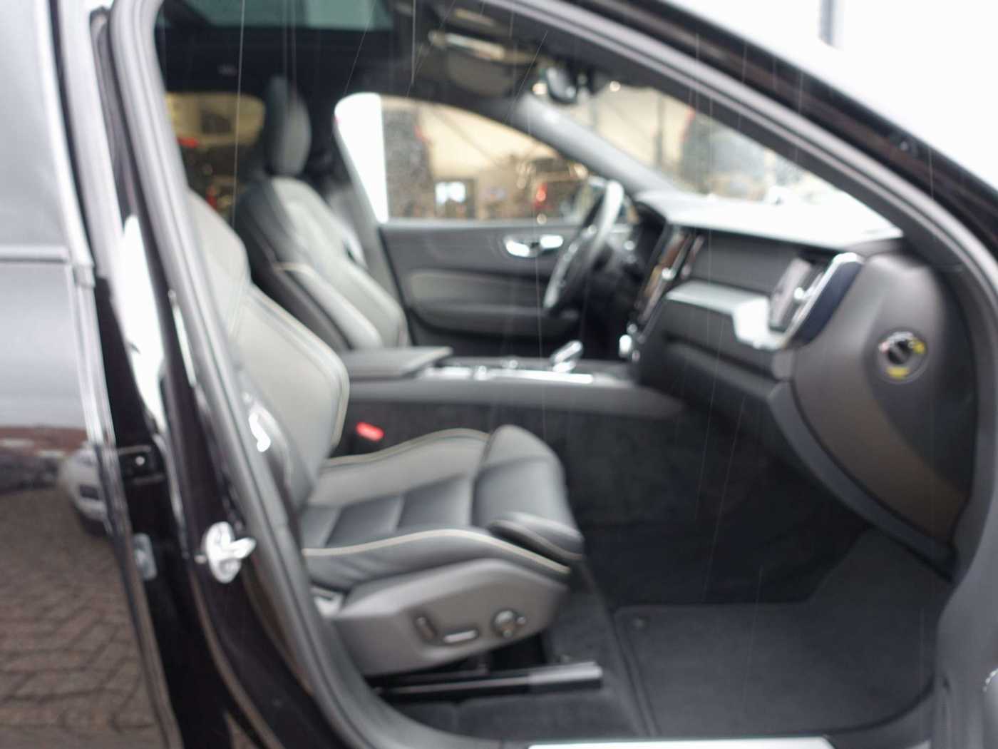 Volvo  Black Edition Ultra T6 AWD/B&W/HeadUP/FourC