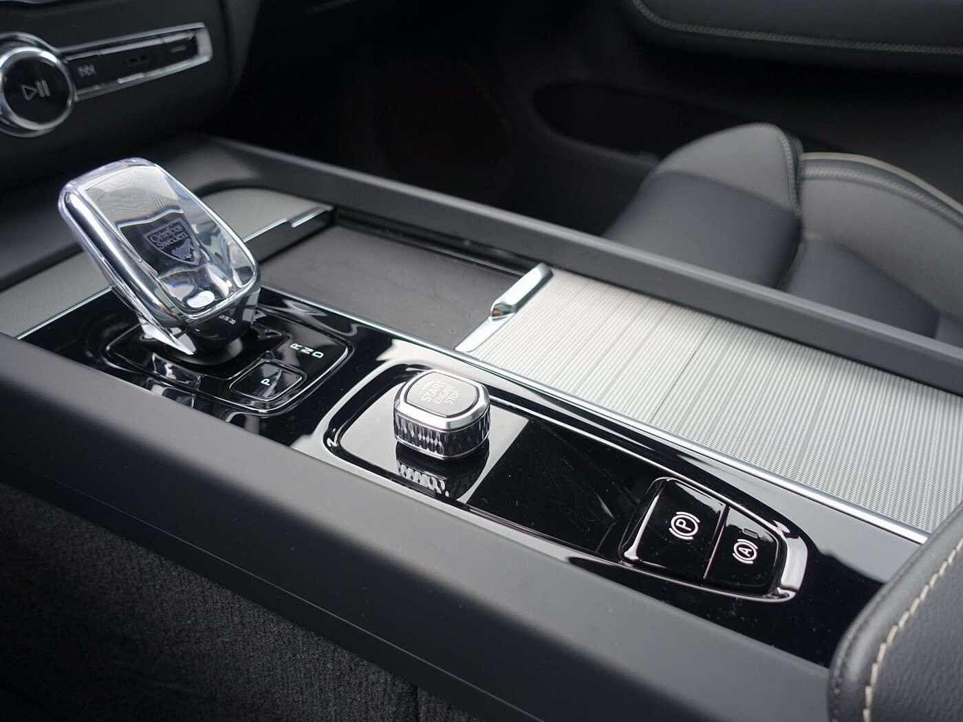 Volvo  Black Edition Ultra T6 AWD/B&W/HeadUP/FourC