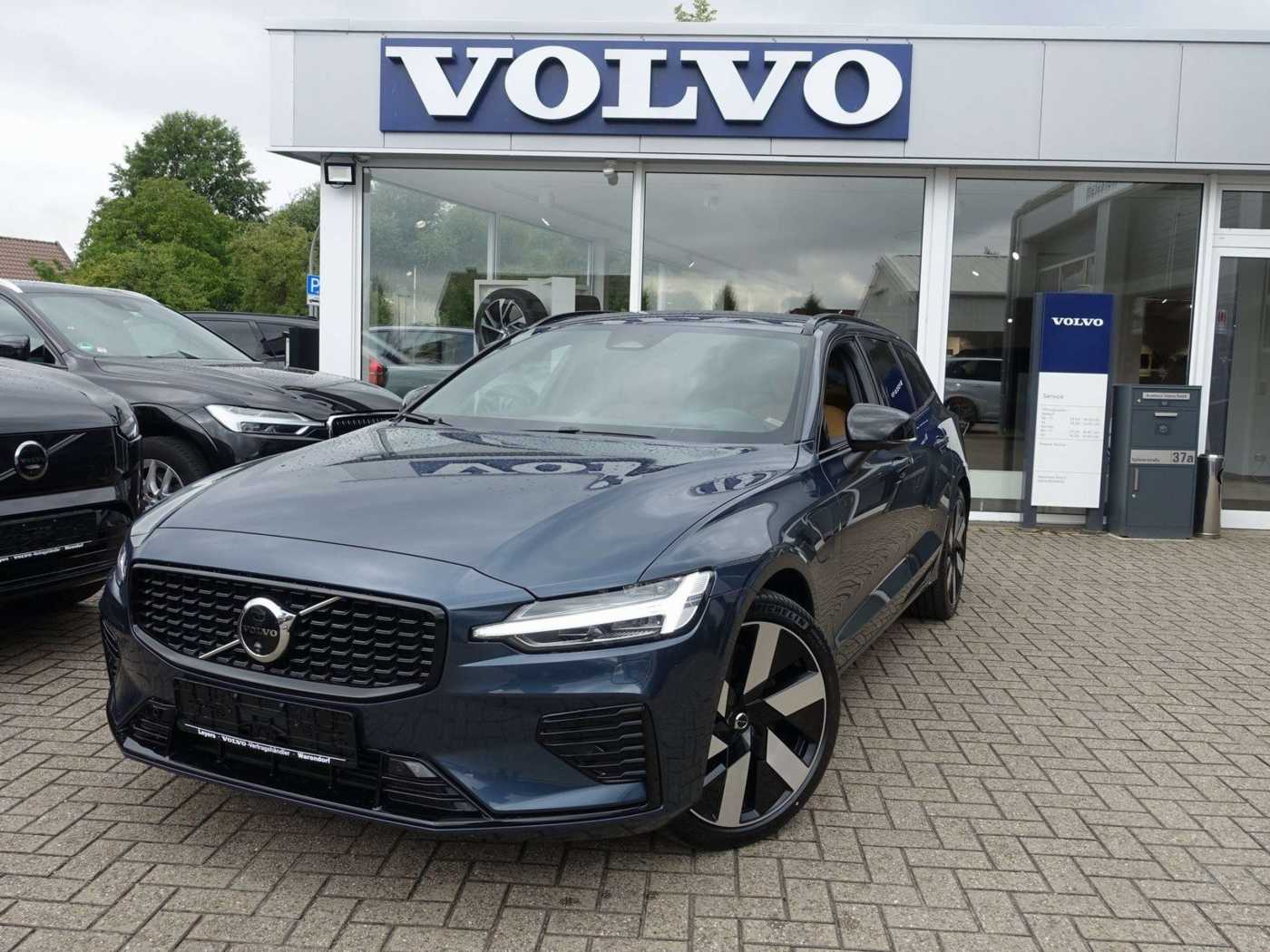 Volvo  Ultra T6 AWD/Massage/B&W/360°/AHK/HeadUP/BLS