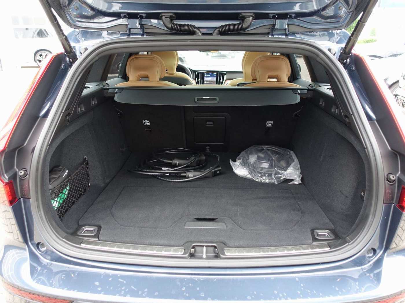 Volvo  Ultra T6 AWD/Massage/B&W/360°/AHK/HeadUP/BLS