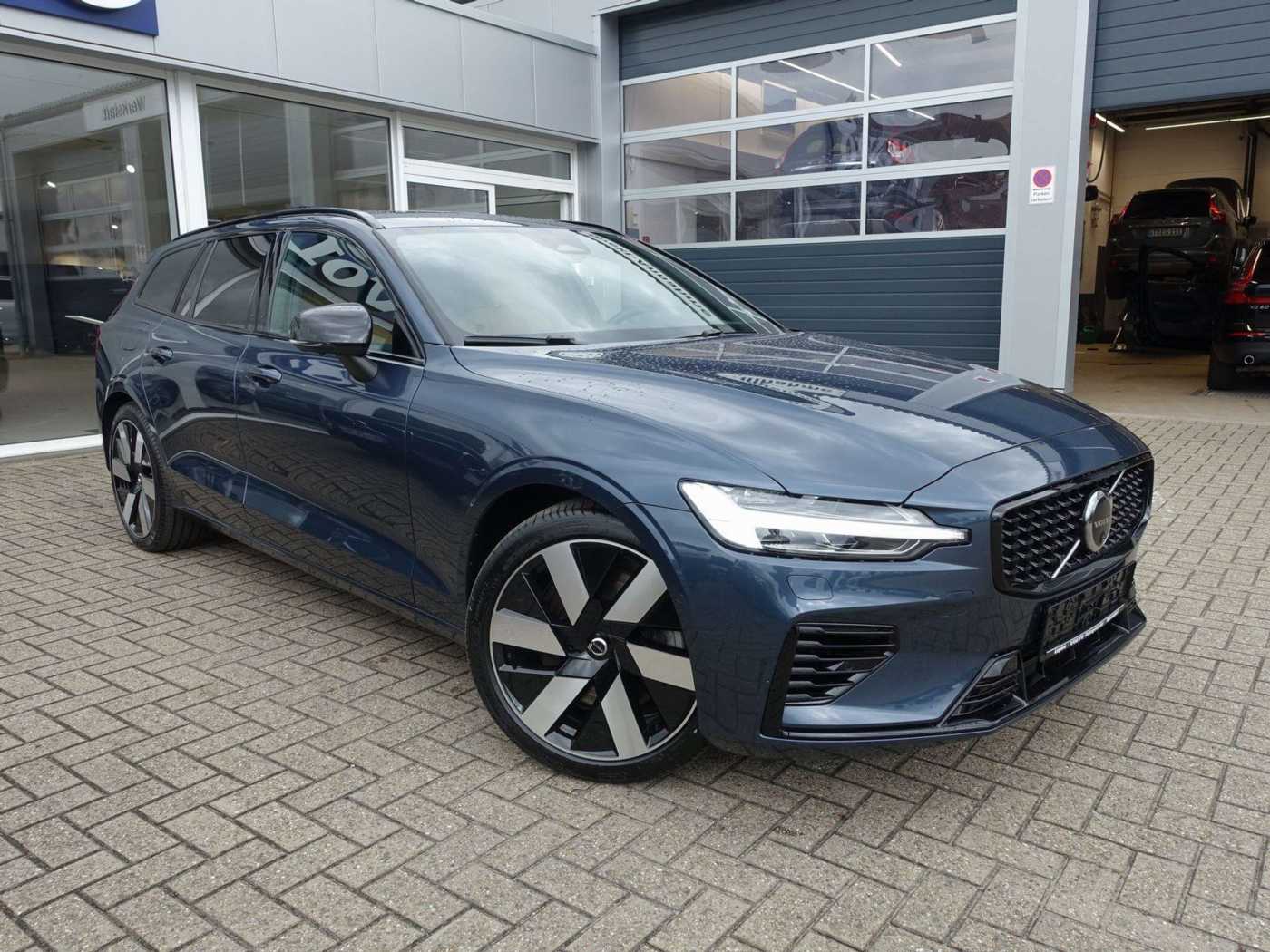 Volvo  Ultra T6 AWD/Massage/B&W/360°/AHK/HeadUP/BLS