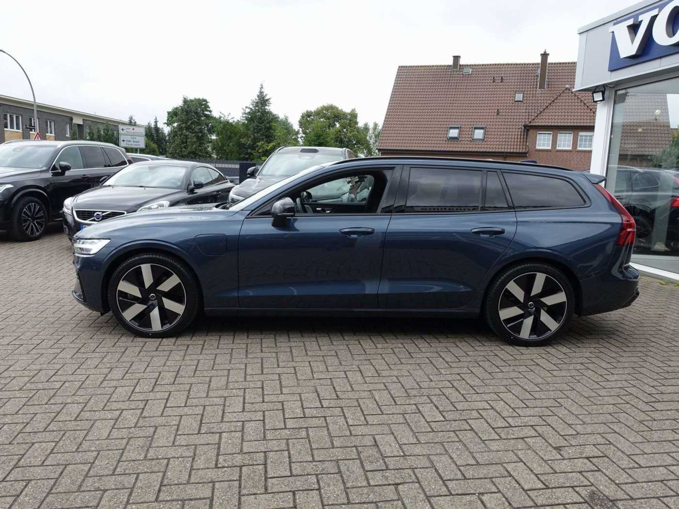 Volvo  Ultra T6 AWD/Massage/B&W/360°/AHK/HeadUP/BLS