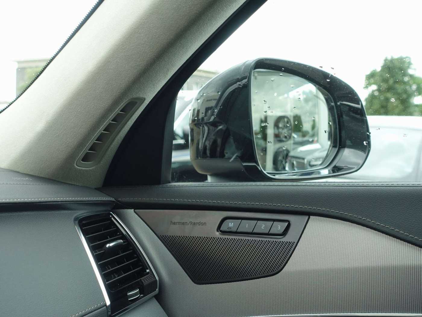 Volvo  Ultra T8 AWD/Pano/Memory/H&K/Kamera/HeadUP