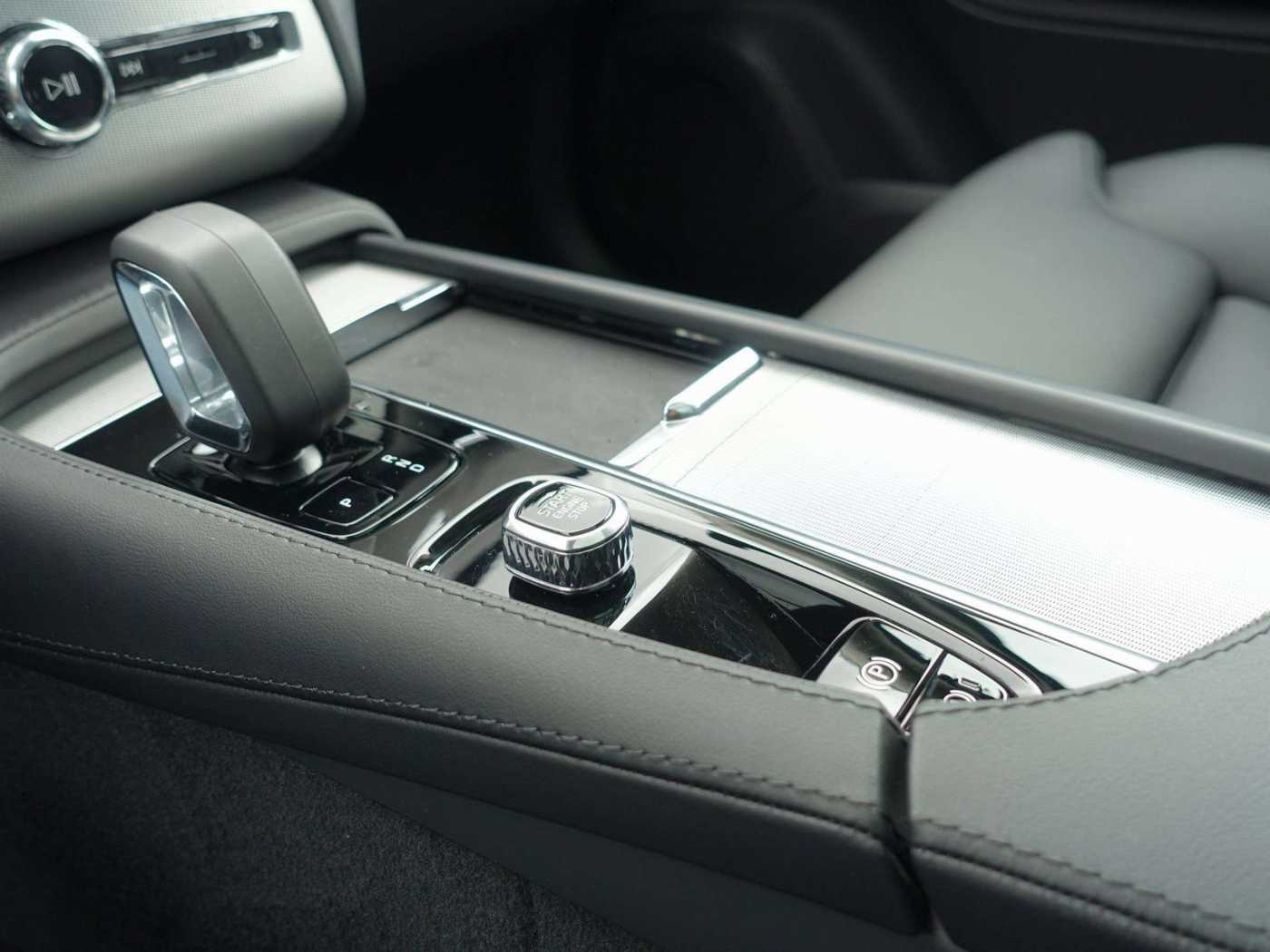 Volvo  Ultra T8 AWD/Pano/Memory/H&K/Kamera/HeadUP