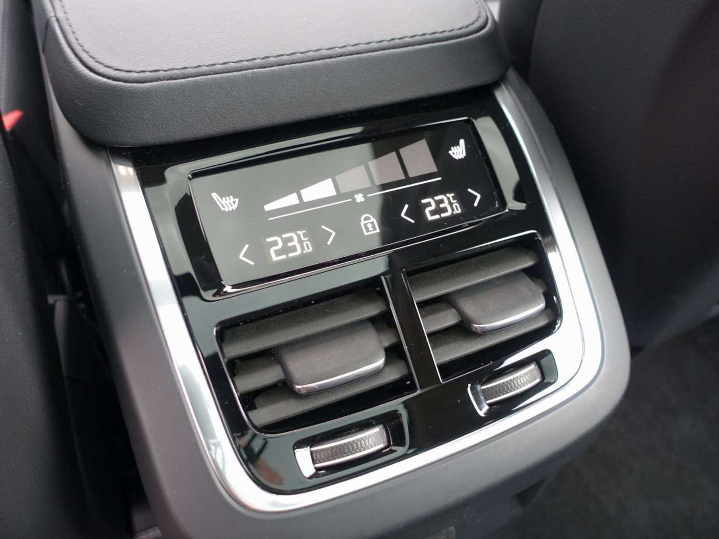 Volvo  Ultra T8 AWD/Pano/Memory/H&K/Kamera/HeadUP