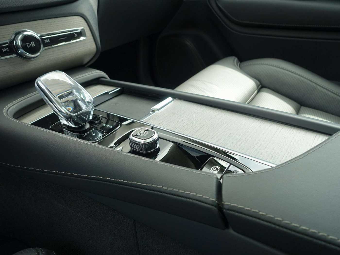 Volvo  Recharge Ultimate T8 AWD/Massage/Pano/B&W