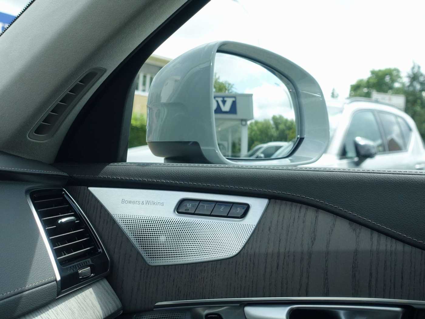 Volvo  Recharge Ultimate T8 AWD/Massage/Pano/B&W