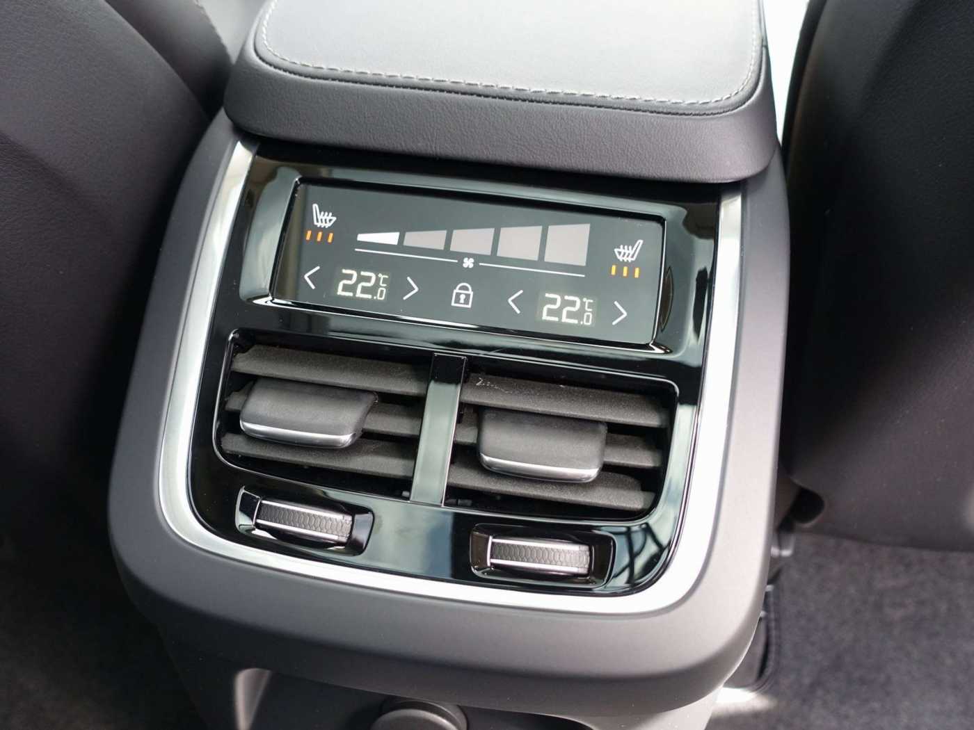 Volvo  Recharge Ultimate T8 AWD/Massage/Pano/B&W
